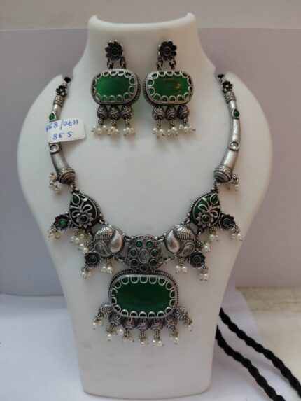 Ethnic Noor Royale Hasli Set.