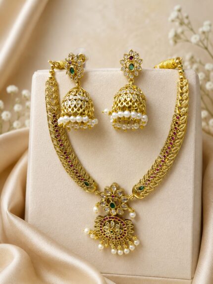 Rajsi Vilas Kundan Choker Set.